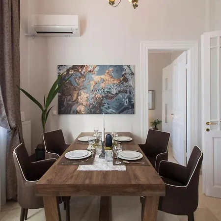 Incitybnb - Vista Neoclassical Master Apartment *